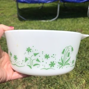 Vintage Pyrex dish green vine flowers
